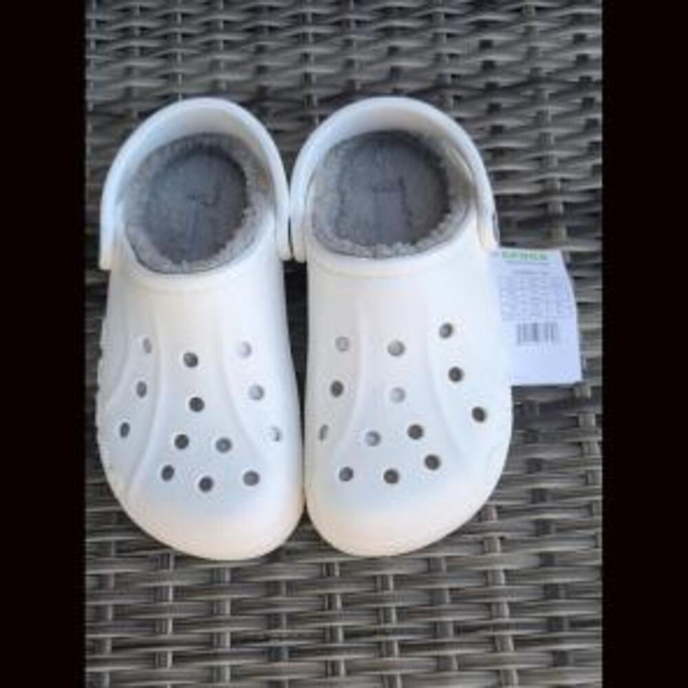CROCS Classic Fuzzy Lined Clog - White, Men's 5 / Women's 7